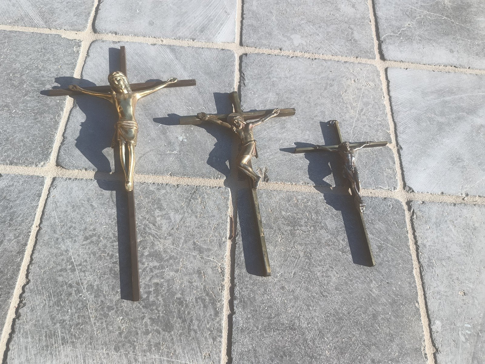 3 prachtige koperen kruisen met Jezus beeld, Antiek en Kunst, Ophalen