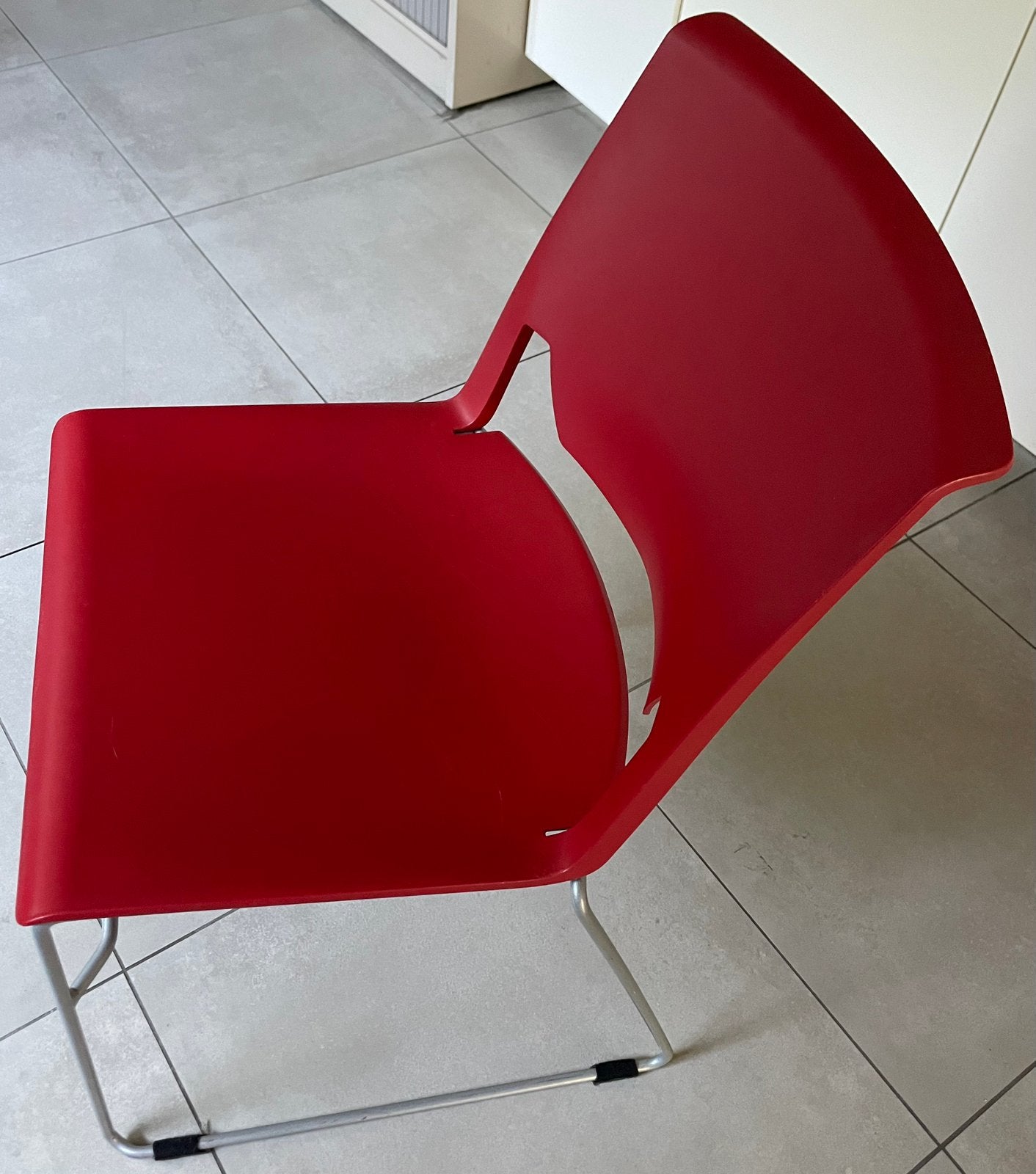 4 toffe rode Eetkamerstoelen in kunststof, Maison & Meubles, Chaises, Rouge, Synthétique, Enlèvement, Utilisé