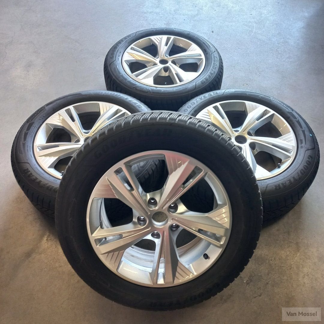 Audi Q6 Goodyear UltraGrip Performance+ 255/55/R19 235/60/R1, Auto-onderdelen, Banden en Velgen, 19 inch, Gebruikt, 255 mm, -
