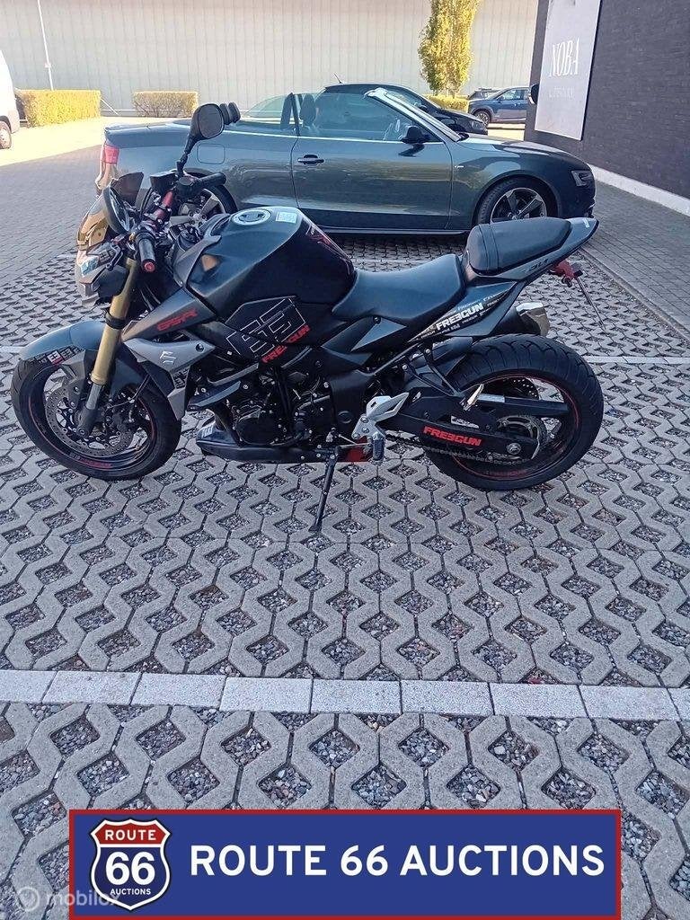 Suzuki GSR750 | 2014 | Route 66 Auctions, Motos, Motos | Suzuki, Entreprise, Autre