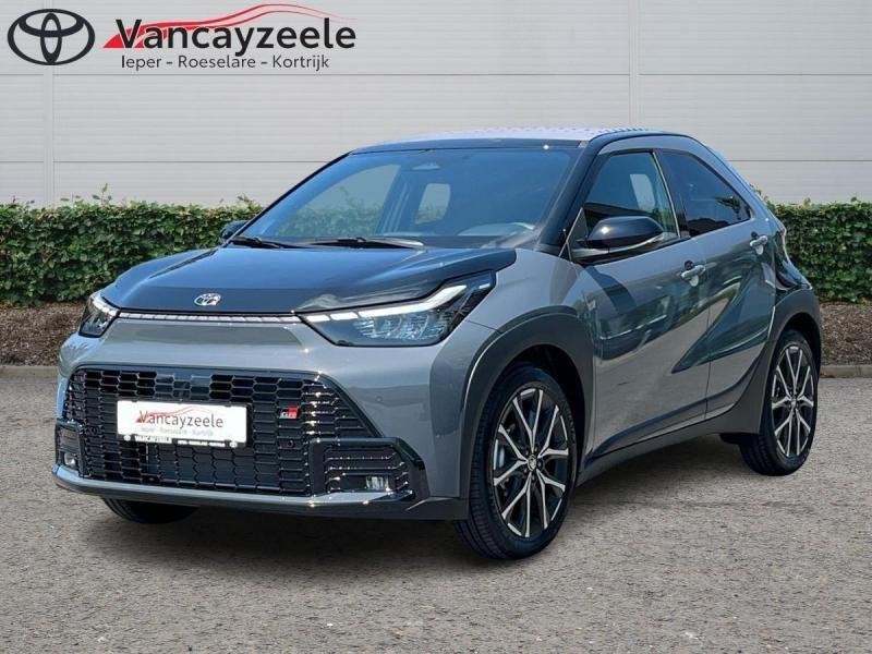 Toyota Aygo GR Sport+cam+gps+sens V+A, Auto's, Toyota, Automaat, 116 pk, Hybride Elektrisch/Benzine, Zilver of Grijs
