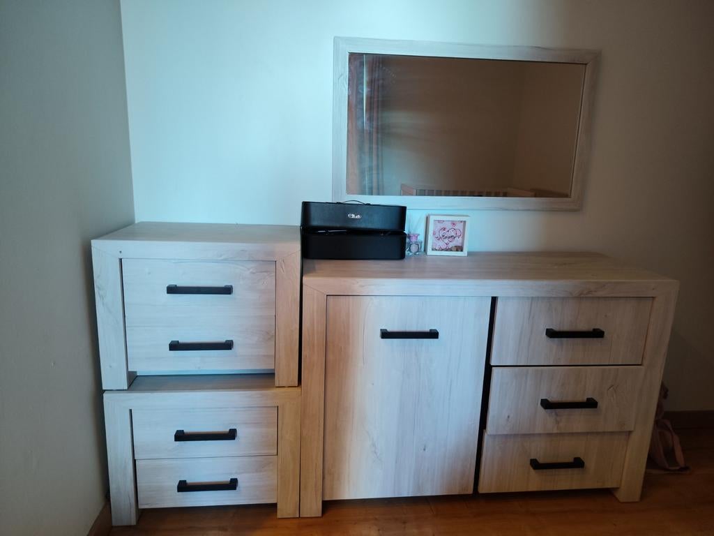 Dressoir + 2 nachtkastjes + spiegel, Ophalen