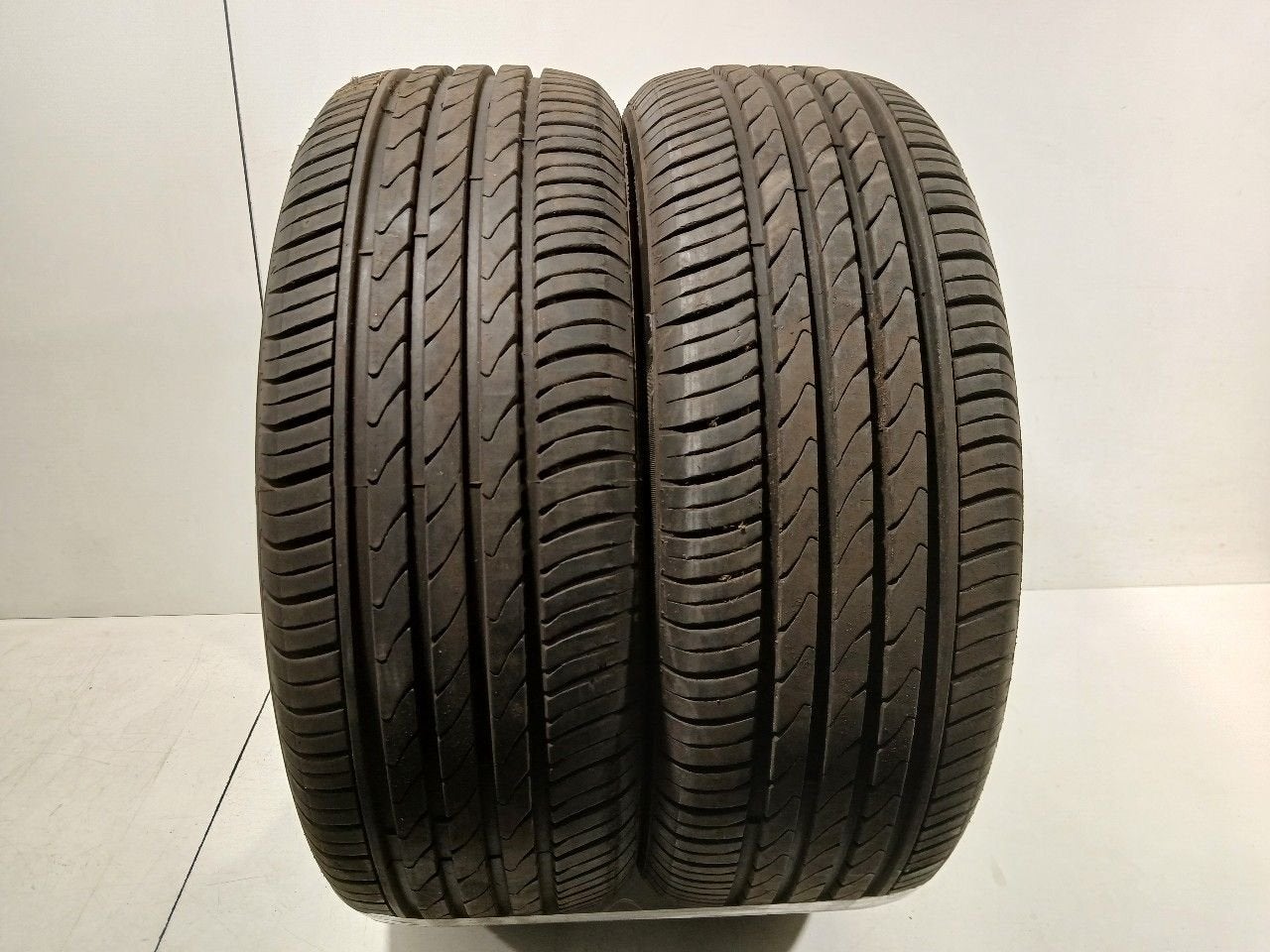 Bandenset 2 stuks Zomer 195 55 R15, Van der Ven Autorecycling B.V., Ettenseweg 76, 4706 PB Roosendaal, The Netherlands, Enlèvement ou Envoi