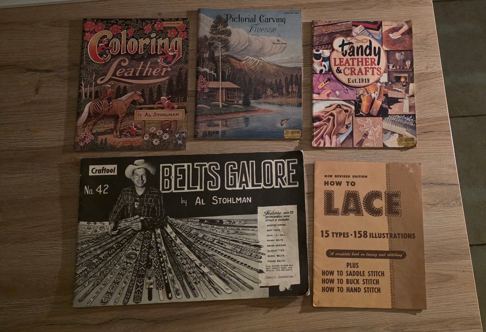 Collectie lederbewerkings boeken en templates., Gelezen, Ophalen of Verzenden, Diversen, Overige onderwerpen