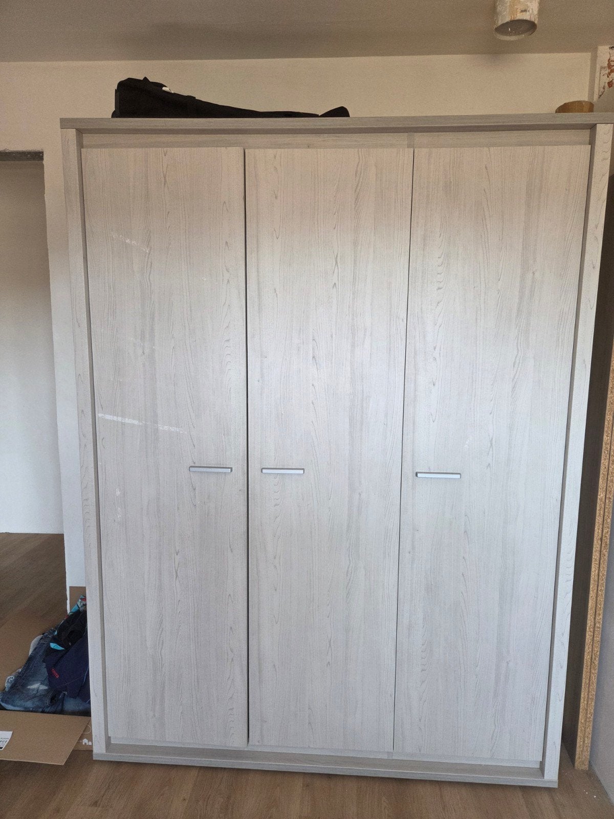 kleerkast 3 deurs grijs, Huis en Inrichting, Kasten | Kleerkasten, Ophalen, Gebruikt, 200 cm of meer, 150 tot 200 cm