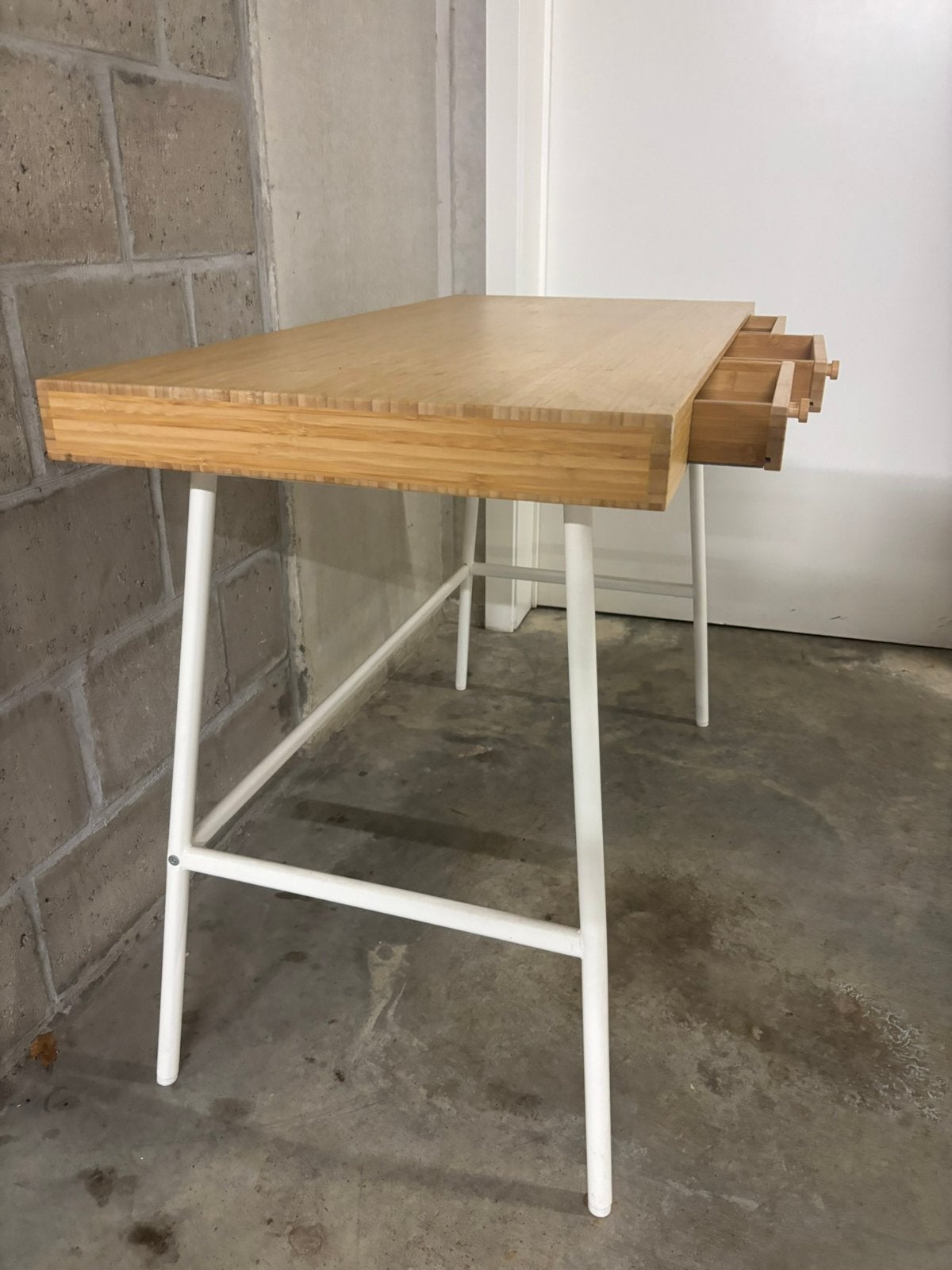 Handig klein bureau ikea in goeie staat, Ophalen, Zo goed als nieuw, IKEA