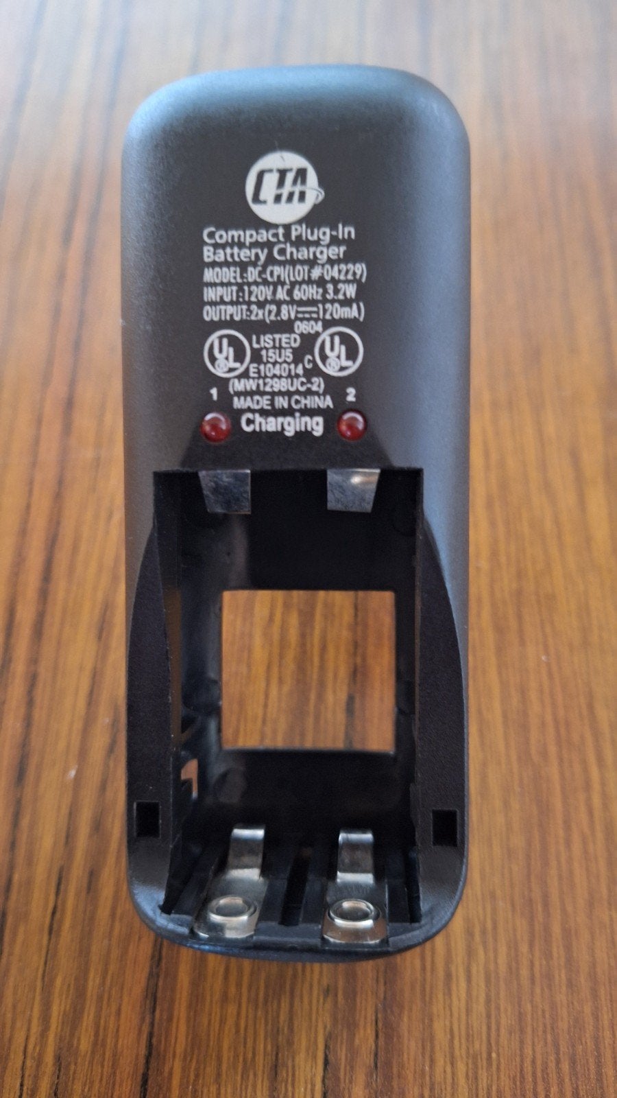 Chargeur de batteries avec entrée 120 V pour 4 piles AA, Enlèvement ou Envoi, Comme neuf, Rechargeable