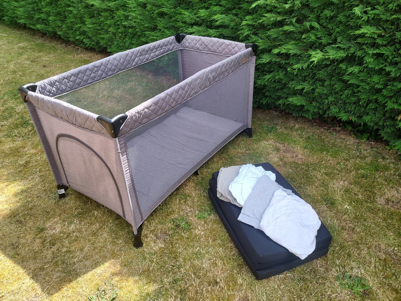 Lit de voyage Little Dutch + matelas + draps-housses, Enfants & Bébés, Enlèvement