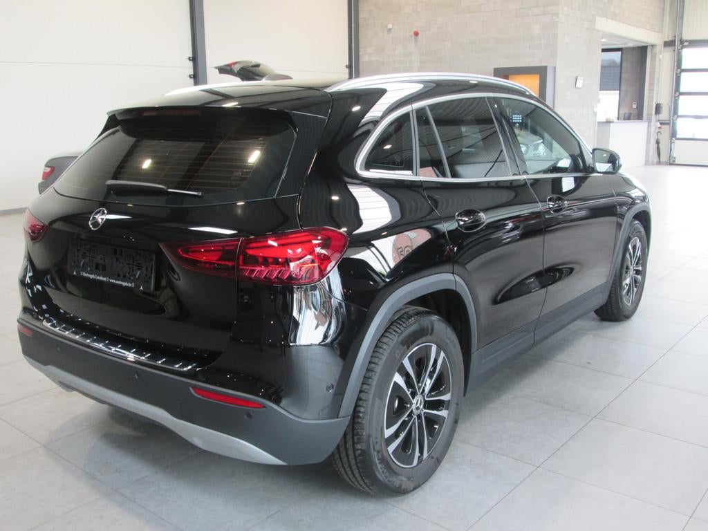 Mercedes-Benz GLA 180, Gebruikt, 4 cilinders, 136 pk, Zwart