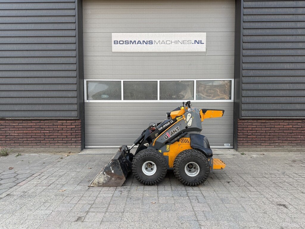 Giant SK252 D skid schranklader / minishovel 2019, Tobroco, Info@tobroco.nl, Sprendlingenstraat 57
5061 KM  Oisterwijk, NL, Chargeuse sur pneus ou Chouleur