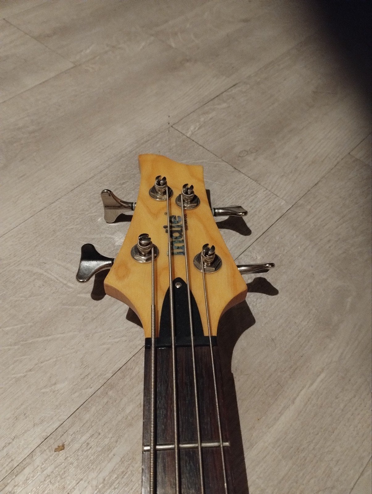 indie bass zo goed als nieuw met luxe hoes, Muziek en Instrumenten, Ophalen of Verzenden