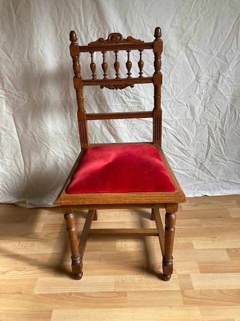 oude stoelen, Ophalen