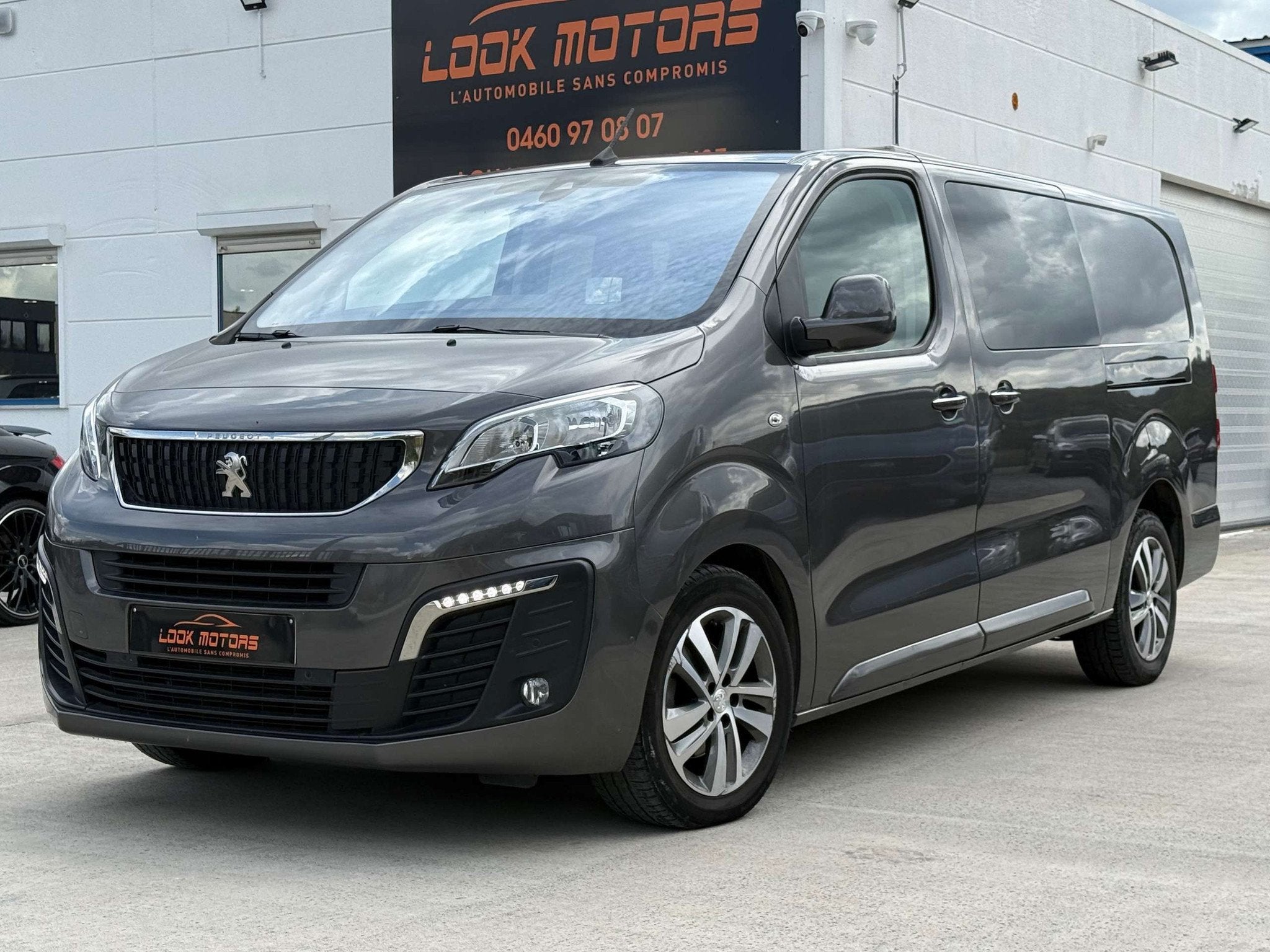 Peugeot Expert 2.0 BlueHDi Bt-AUTO 177CV EXTRA LONG 5 PLACES, Autos, Camionnettes & Utilitaires, 177 ch, Argent ou Gris, Achat