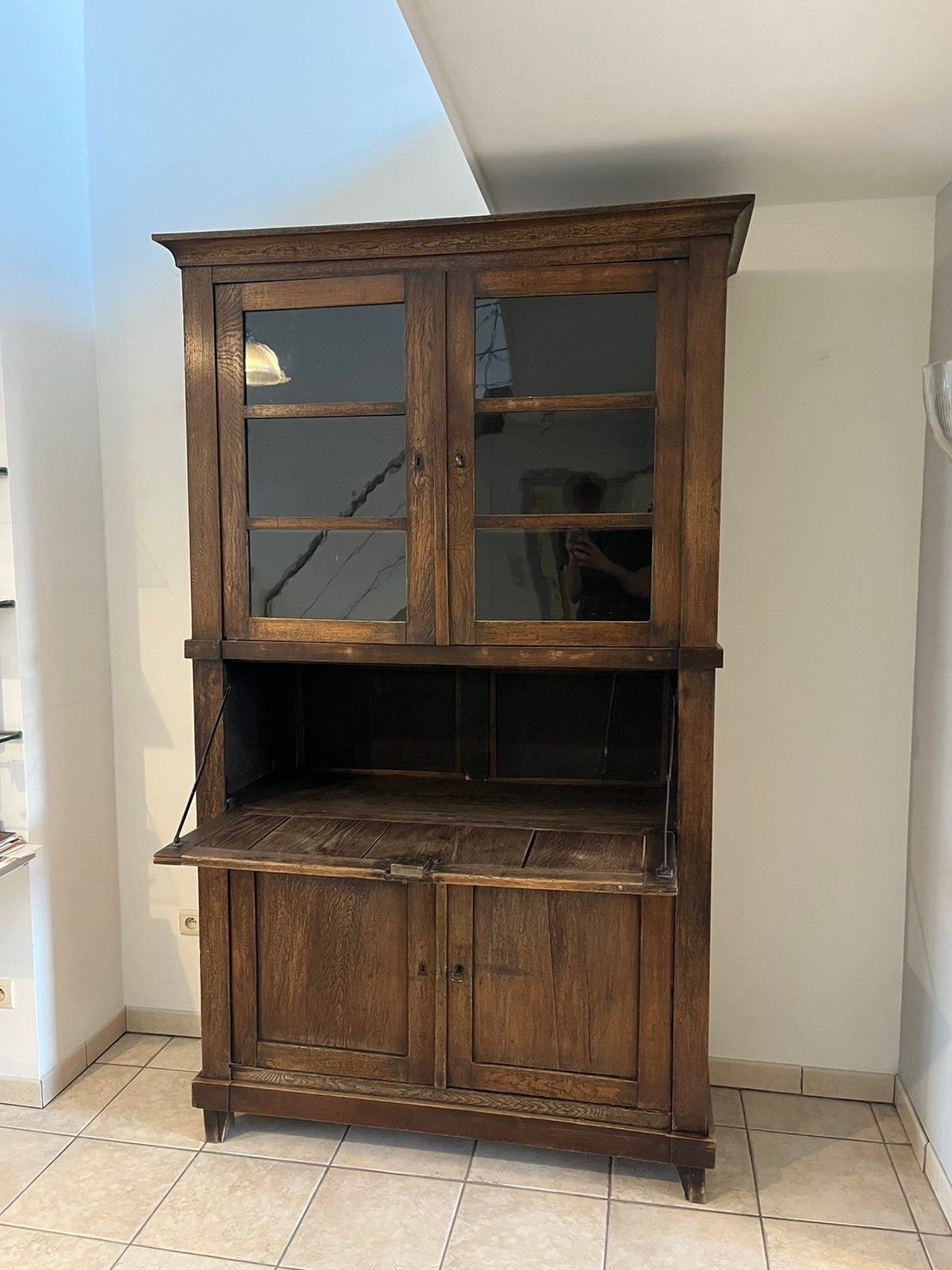 Unieke vingage eiken kast met glaze deuren top conditie, Ophalen