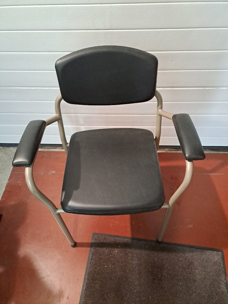 Toiletstoel te koop, Ophalen, Zo goed als nieuw