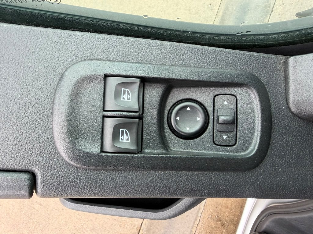 Nissan Interstar (Stock ID 40401) — 18