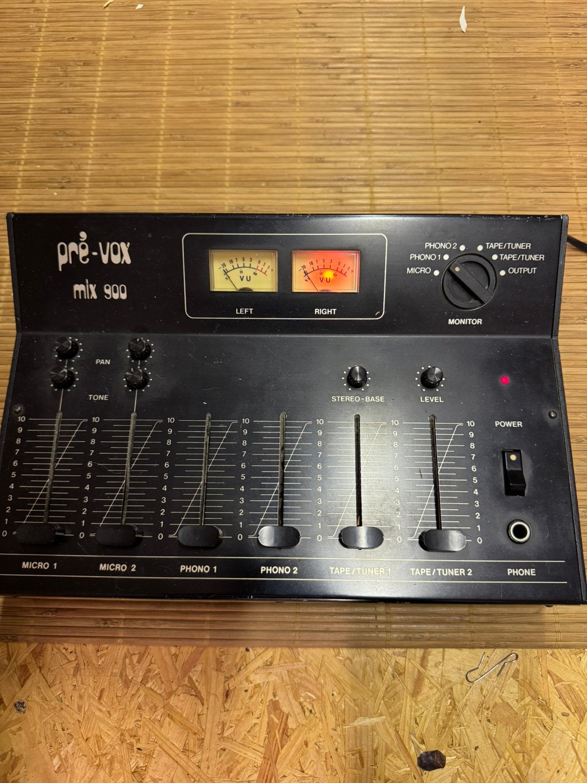 Petite table mixage, Enlèvement