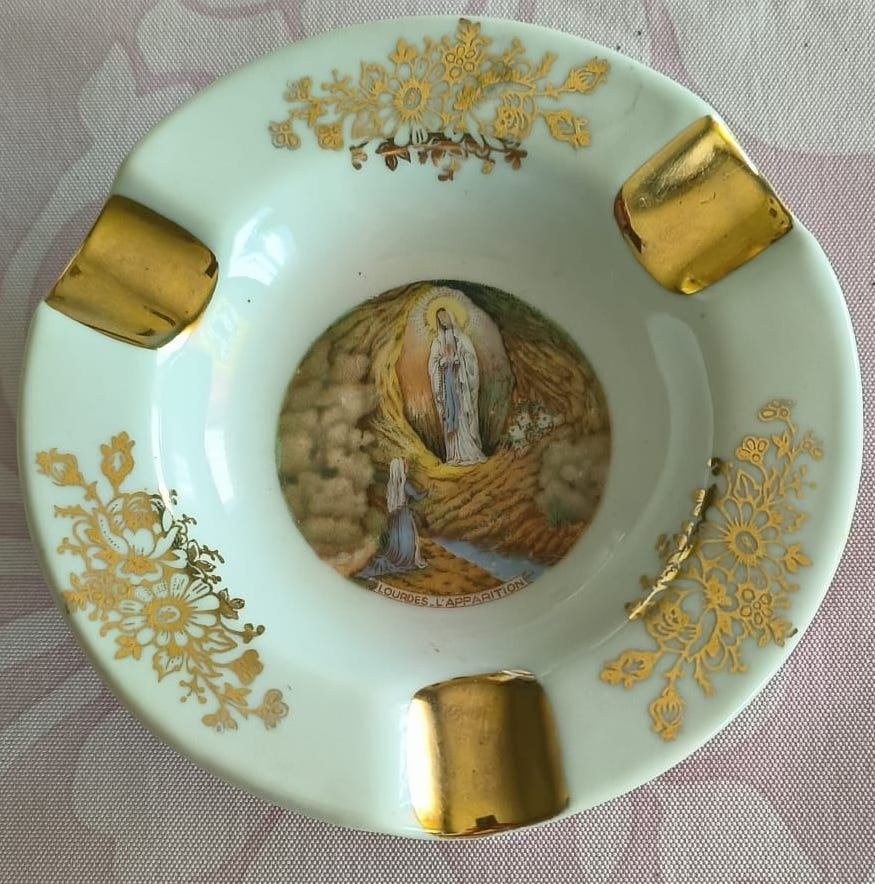 Religieus souvenir-asbakje (Porselein Frans Limoges), Ophalen of Verzenden, Gebruikt, Overige typen, Christendom | Katholiek