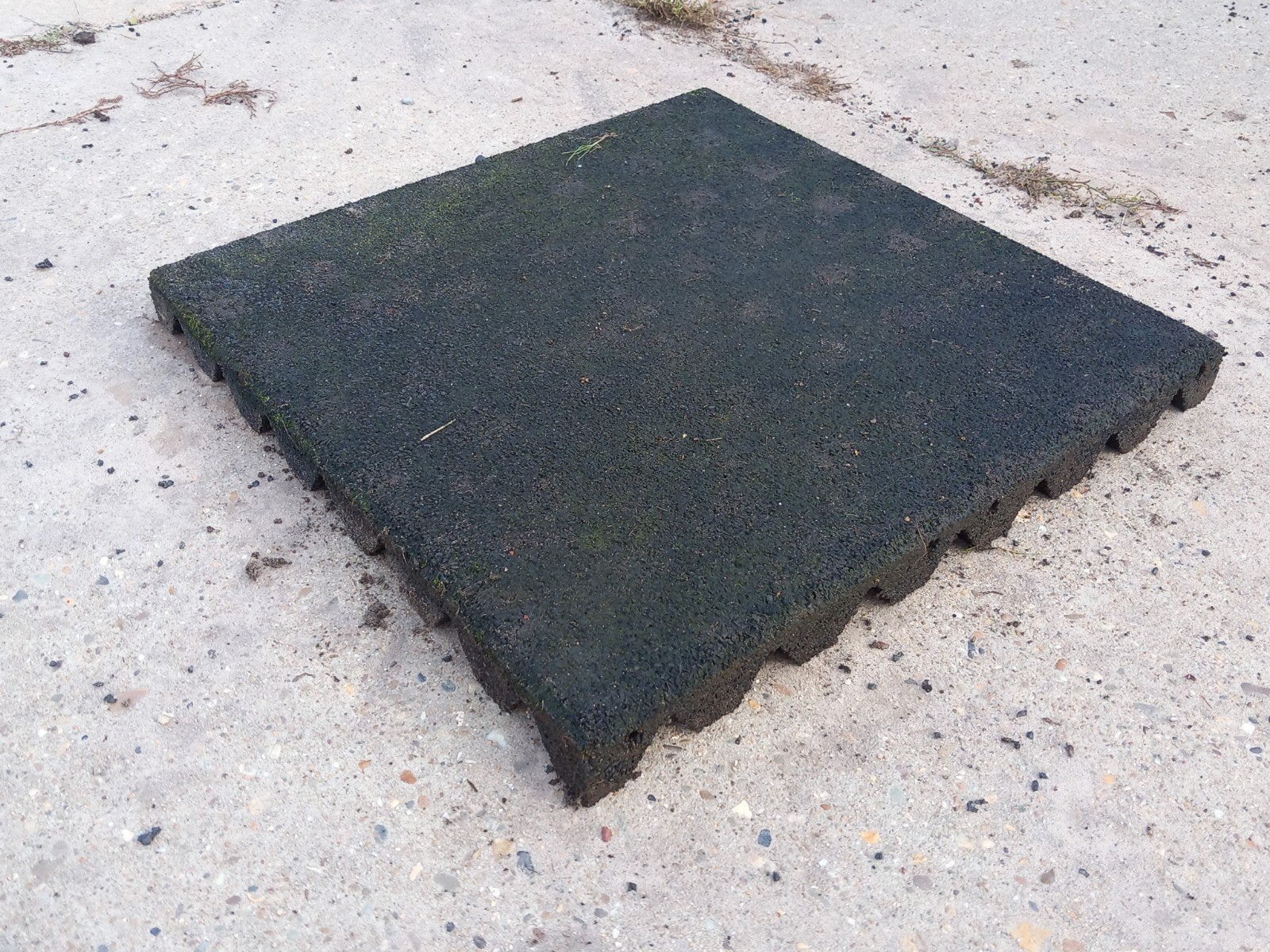 AANBIEDING: 256 Rubber tegels 50x50x4,5. Van €4,45 nu €4,25, Stalling