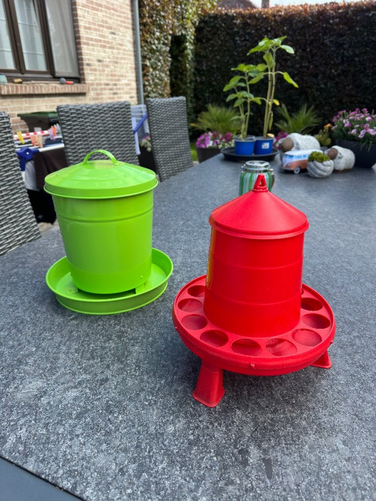 Voerbak kippen, Dieren en Toebehoren, Pluimvee | Toebehoren, Zo goed als nieuw, Drinken en Voederen, Ophalen of Verzenden