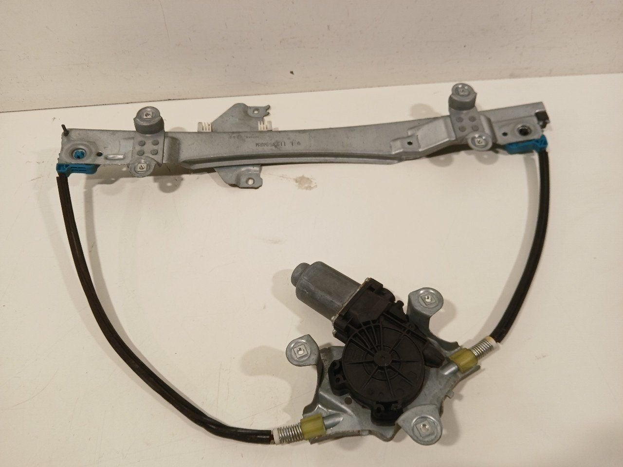 Raammechaniek elektrisch links voor Renault Twingo, Onderdelen@venauto.nl, Van der Ven Autorecycling B.V., Ettenseweg 76, 4706 PB Roosendaal, The Netherlands