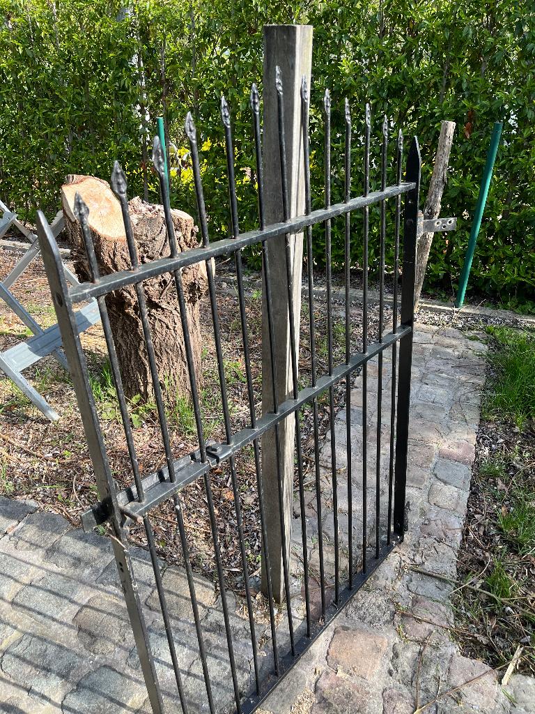 heel mooi tuinpoortje in smeedijzer, Portail battant, Enlèvement, Utilisé, Moins de 100 cm