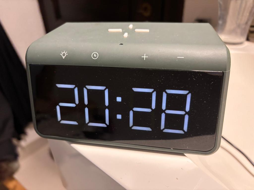 Wekker met licht en gsm oplaadfunctie, Enlèvement, Comme neuf