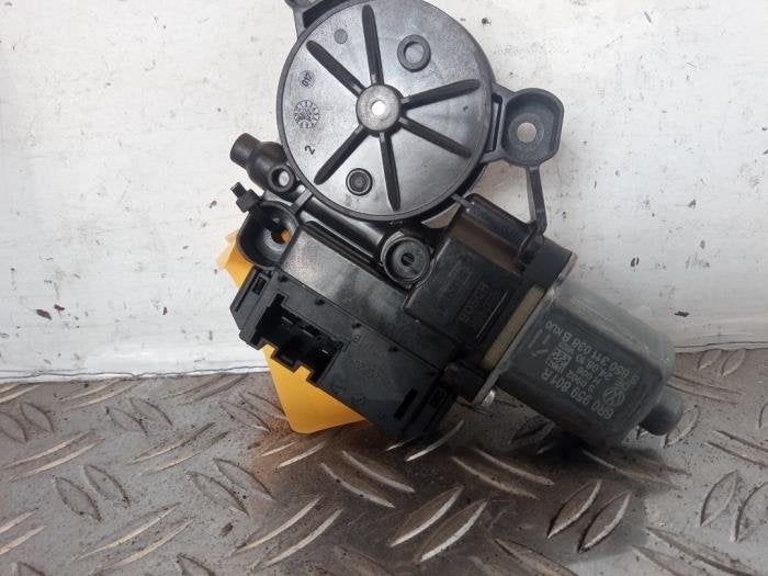 Moteur de vitre portière d'un Volkswagen Polo, Autos : Pièces & Accessoires, -, Volkswagen, -, 3 mois de garantie