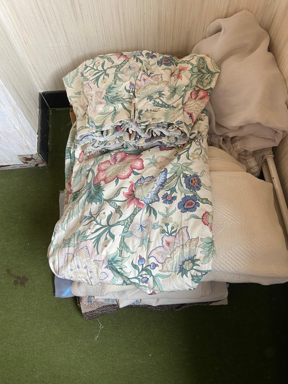Veel draperieën, Enlèvement, Comme neuf