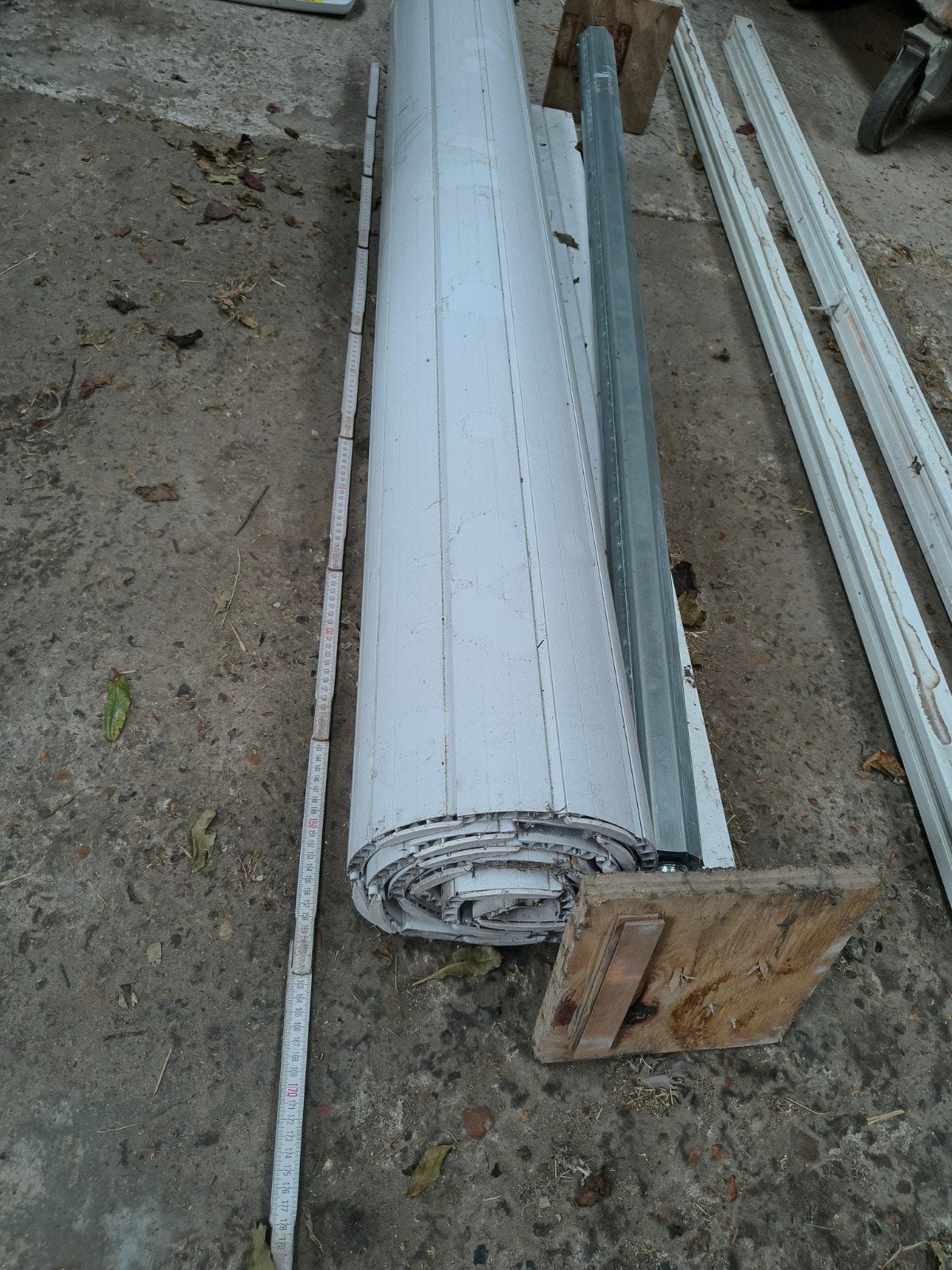 Rolluik wit met geleiders, 1,60 breed, 150 à 200 cm, Enlèvement, Utilisé, 200 cm ou plus