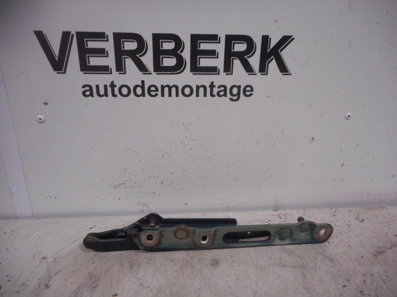 SCHARNIER BMW 3 serie (E36 / 2) (01-1991/04-1999), Gebruikt, BMW, Petuelring 130
80809  München, DE, Bayerische Motoren Werke AG