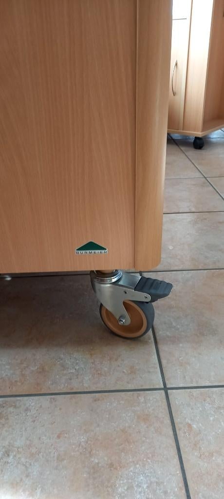 Ziekenhuisbed + bijhorend nachtkastje, Ophalen, Zo goed als nieuw