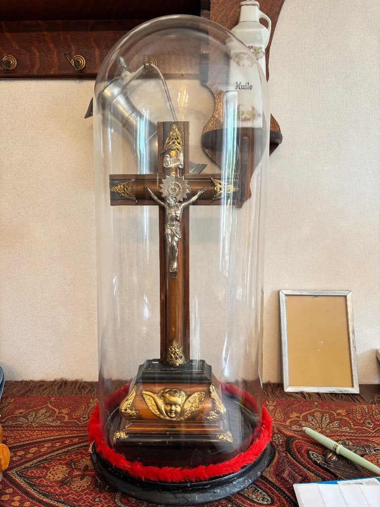 Jesus sous globe, Enlèvement
