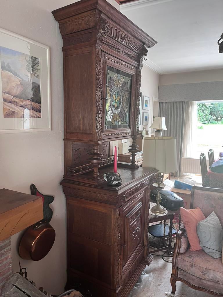 Mechelse kast met gekleurd glas in lood, Ophalen