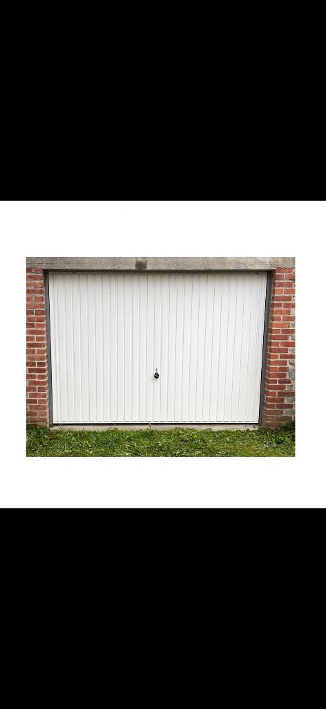 Grand garage à louer - 5300 Andenne