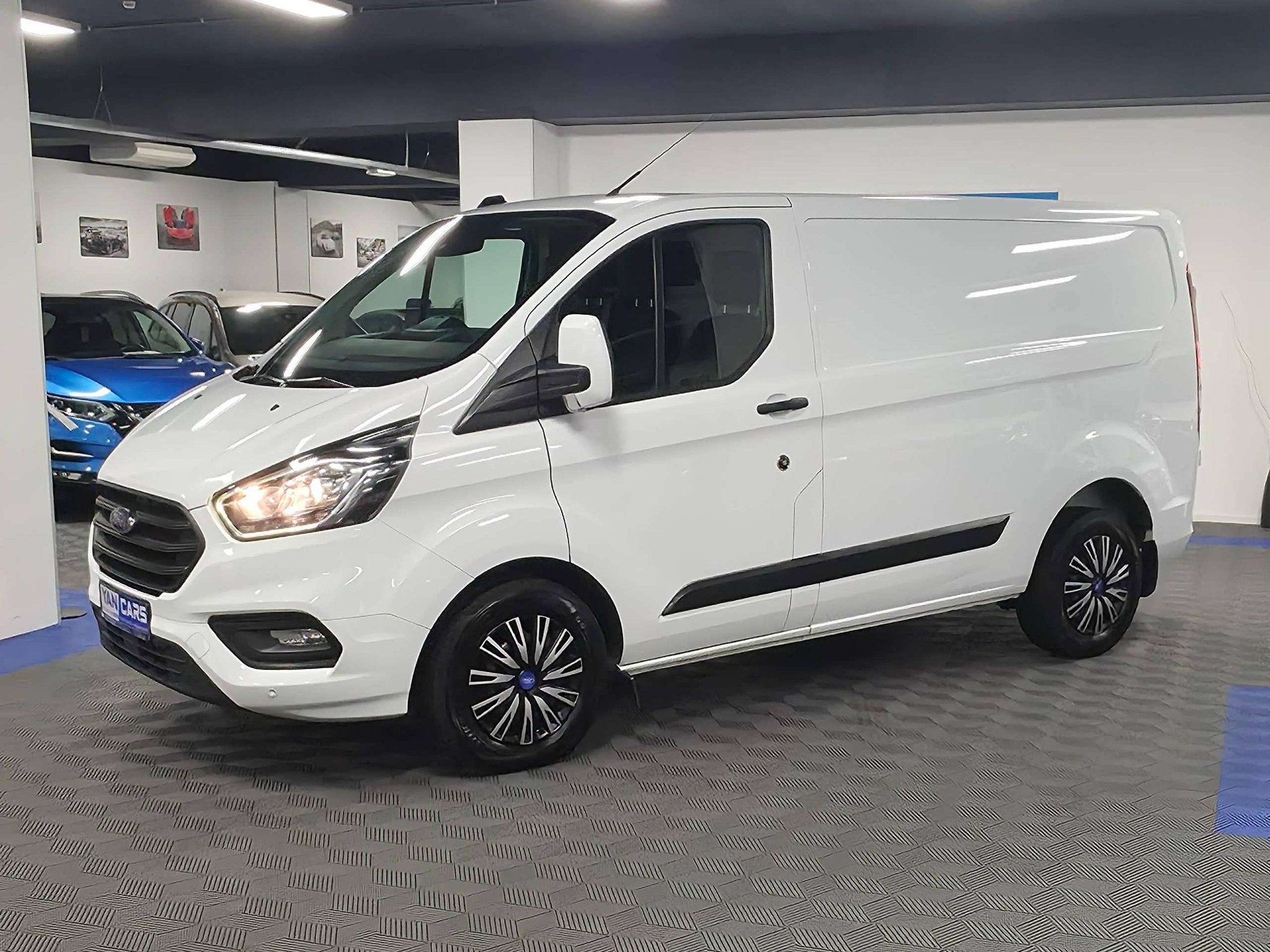 Ford Transit Custom 280S 2.0 EcoBlue 130 ch Automatique · I, Autos, Achat, 207 g/km, 2139 kg, Entreprise