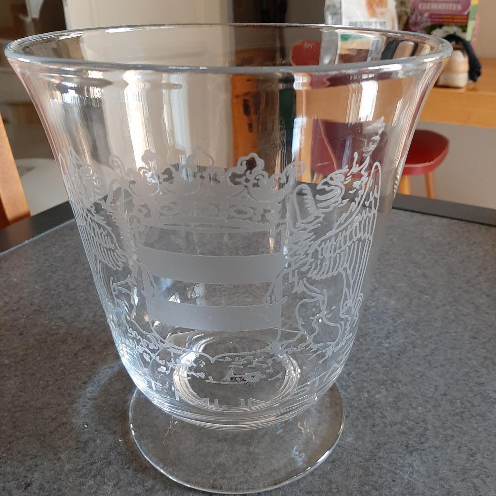Te koop:Mooie vaas v. d. stad "Diest" huweliijksverjaardag, Huis en Inrichting, Ophalen, Nieuw, Glas