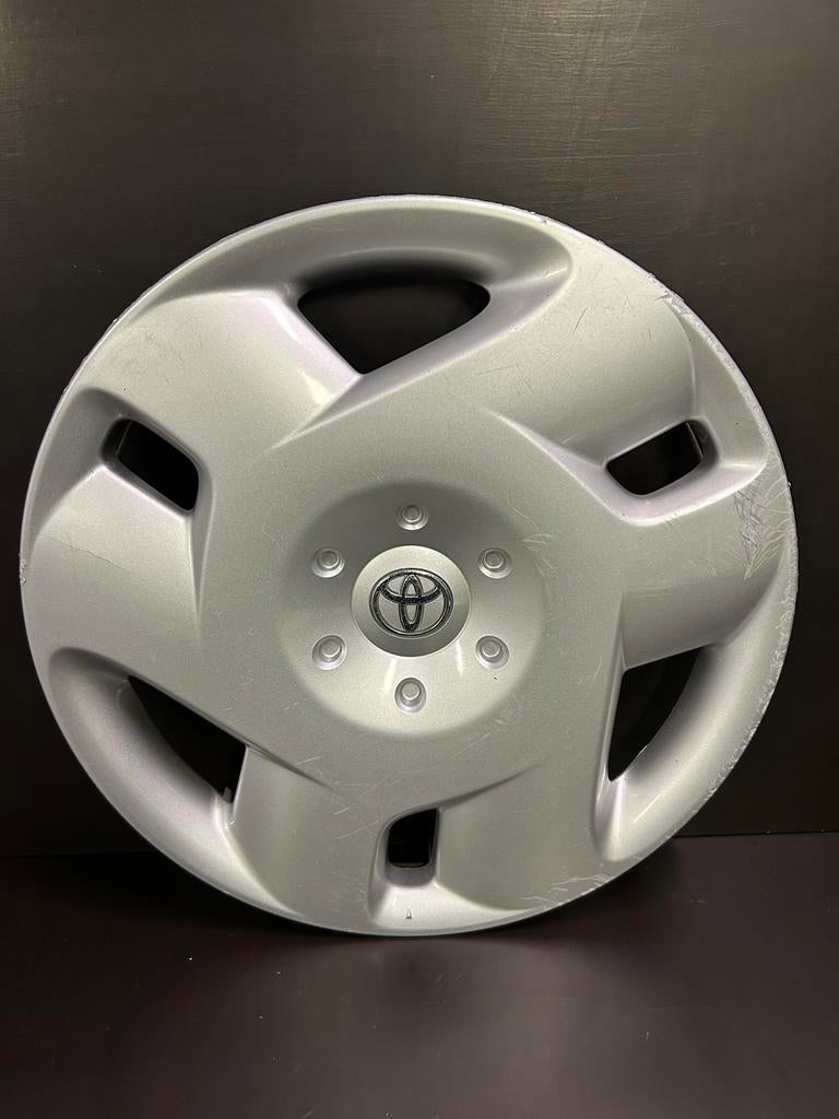 1 enjoliveur Toyota corolla, verso 15", Utilisé