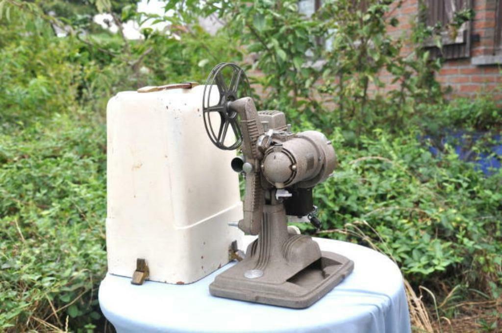 § ancien projecteur non fonctionnel, Ophalen, Projector