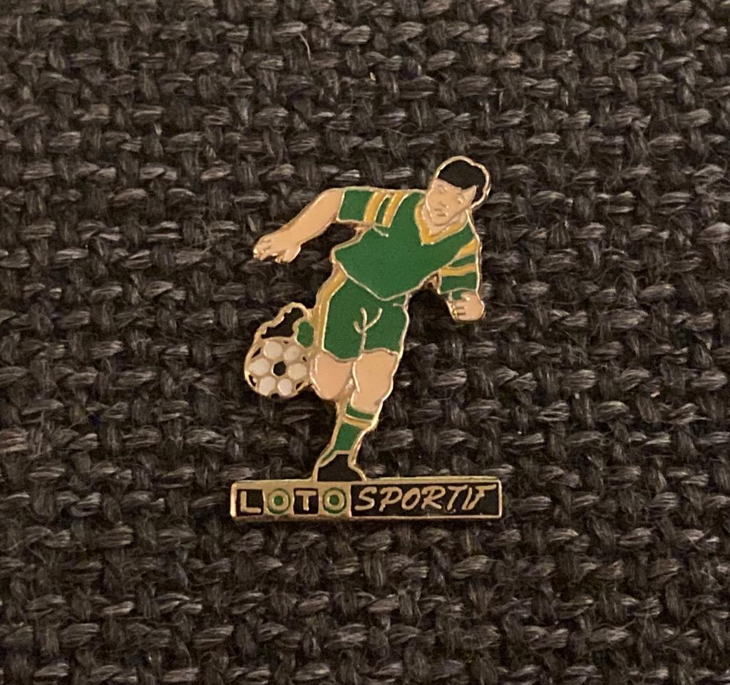 PIN - LOTO SPORTIF - VOETBAL - FOOT - FOOTBALL, Envoi, Utilisé, Sport, Insigne ou Pin's