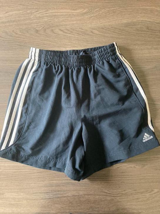 Adidas short maat 16 jaar, Adidas, Garçon ou Fille, Enlèvement ou Envoi, Comme neuf