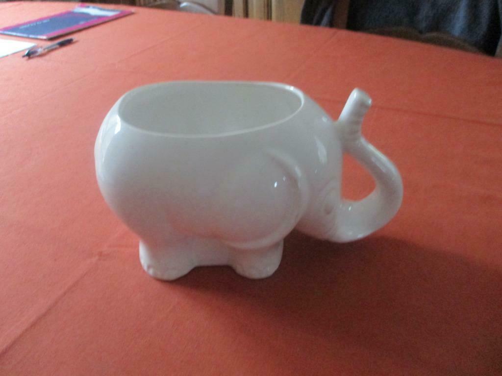 VASE OU VASQUE POUR MONTAGE DE FLEURS., Moins de 50 cm, Enlèvement ou Envoi, Poterie ou Porcelaine, Comme neuf