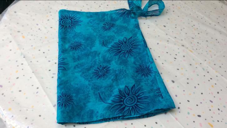 Mooie, blauwe cover-up om over zwemkledij te dragen., Ophalen of Verzenden, Zo goed als nieuw, Blauw, Overige typen