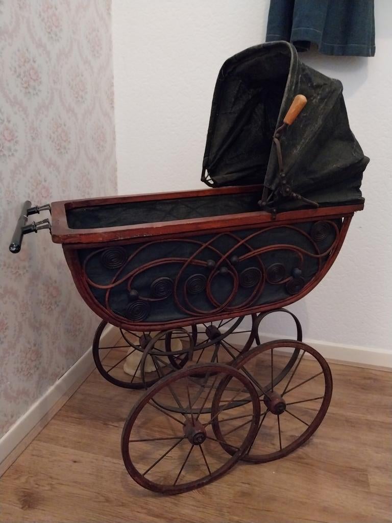 Oude poppenwieg, Antiek en Kunst, Ophalen