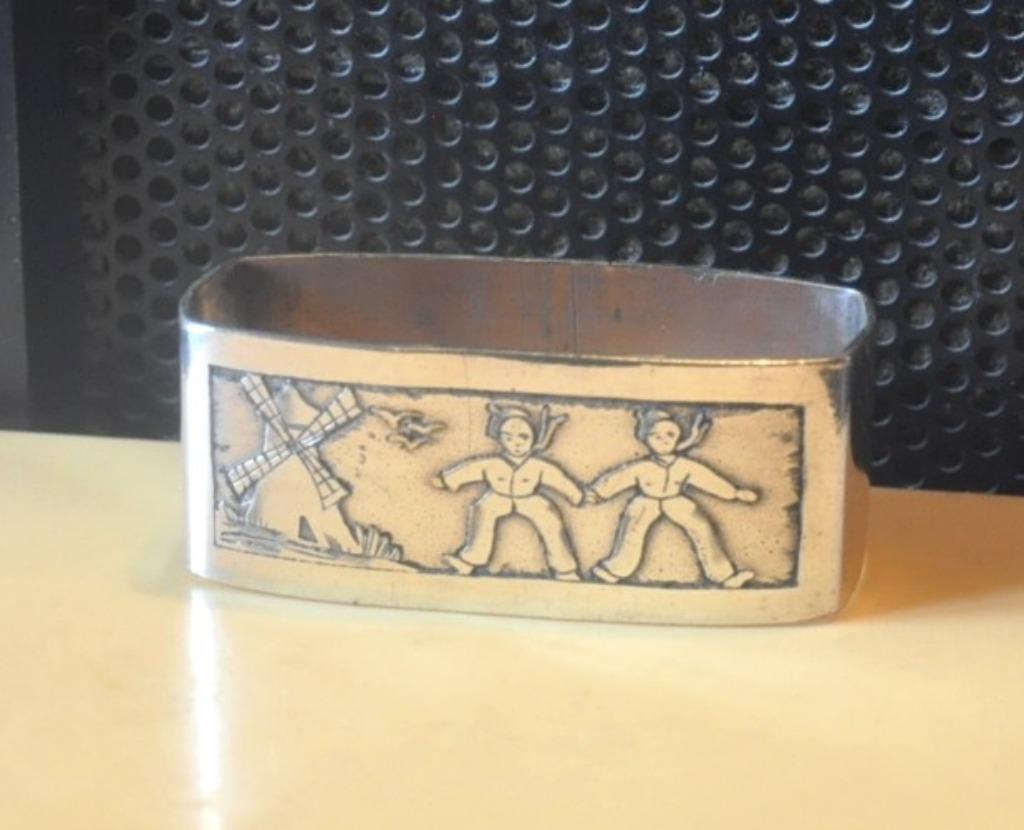 rond de serviette poinçonné decor farandole enfantine, Ophalen of Verzenden, Zilver