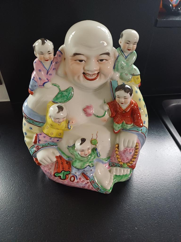 CHINEES PORSELEINEN BEELD VAN LACHEND BOEDDHA, Antiek en Kunst, Kunst | Beelden en Houtsnijwerken, Ophalen of Verzenden