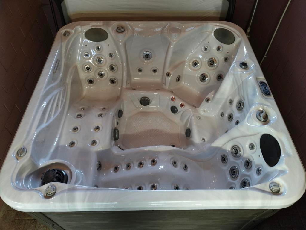 Jacuzzi voor 5 personen, Enlèvement, Escalier