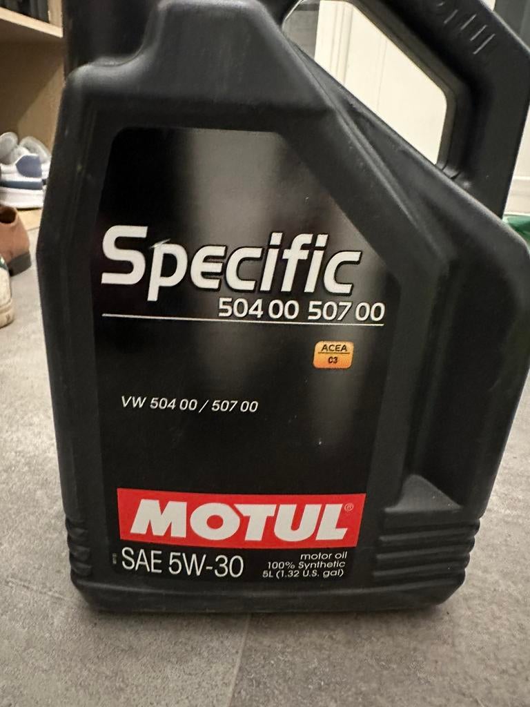 Hulie moteur Motul 5W30, Enlèvement