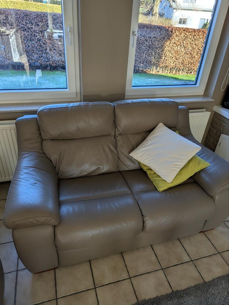 A Vendre 2 canapés 2 places, cuir véritable, Taupe !👌, Banc droit, Comme neuf, Enlèvement, Classique