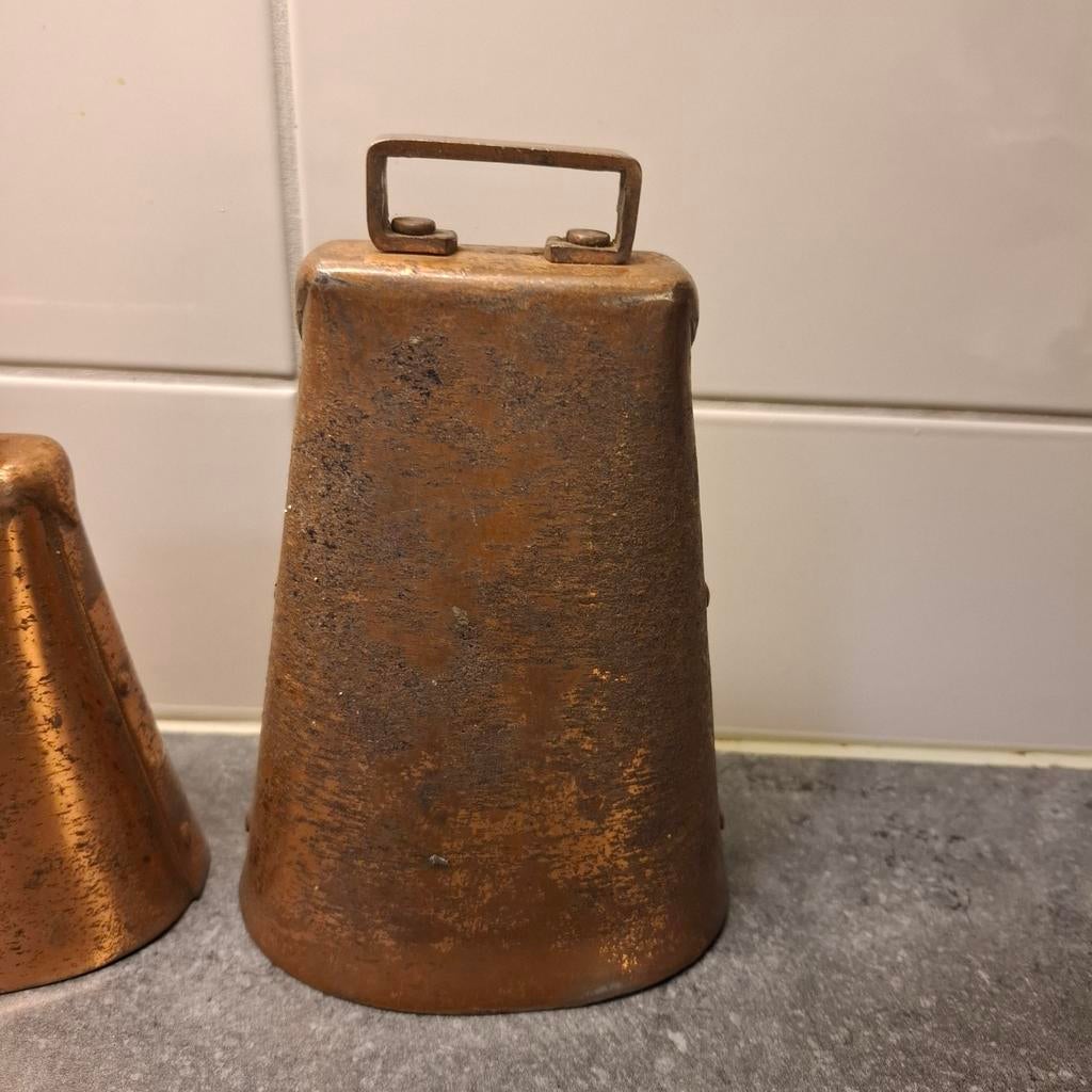 2 cloches vintage des années 1950 pour votre batterie, Musique & Instruments, Enlèvement ou Envoi